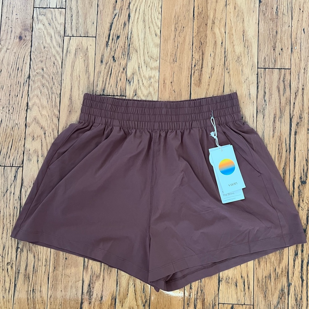 Vuori Villa Short Hazelnut - women’s medium - new with tags!